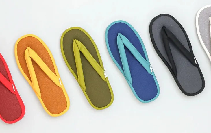 Canvas zori room sandals lined up in six colors