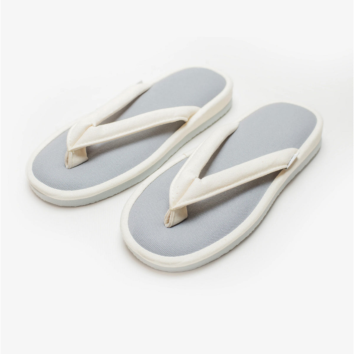 Silver gray canvas zori room sandals, angled view #Color_Silver Gray