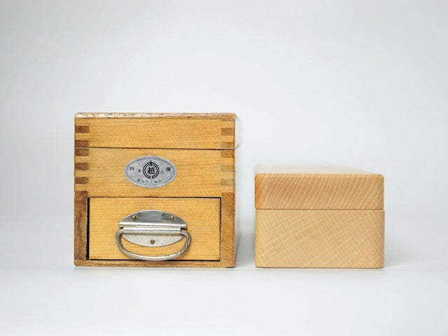 Traditional drawer-type bonito shaver compared with the compact Daiya shaver