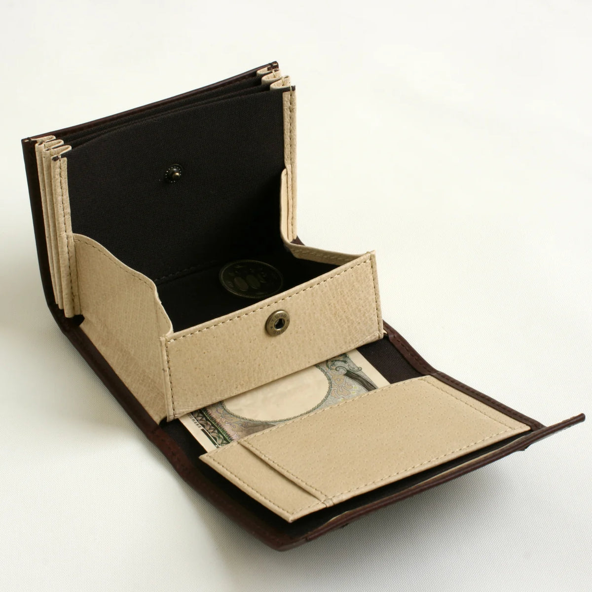 m+ millefoglie II wallet in tobacco × beige, opened to show the coin pocket and card slots