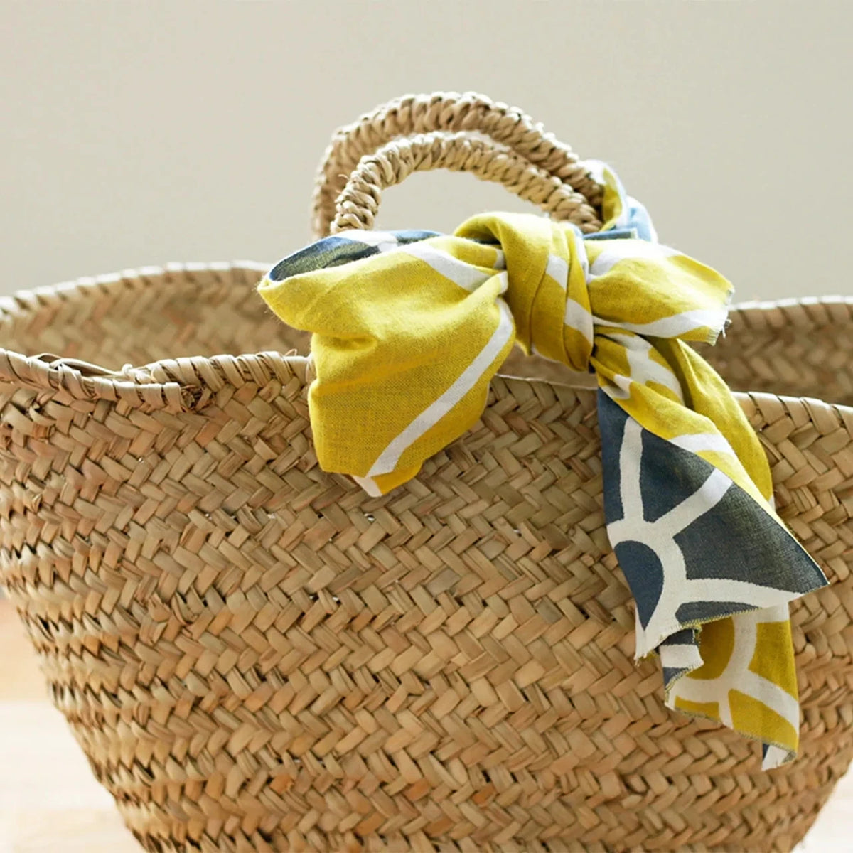 hirali reversible tenugui, Hoshizukiyo design in use