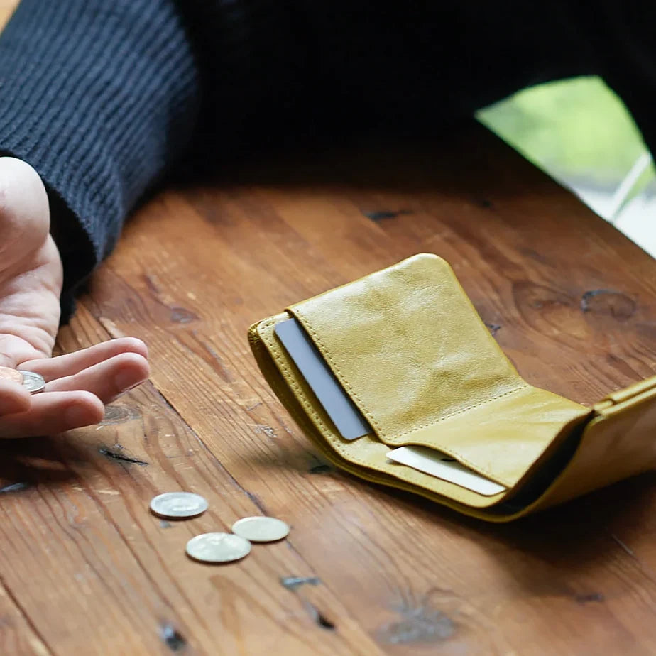 Taking coins from an hmny tri-fold wallet