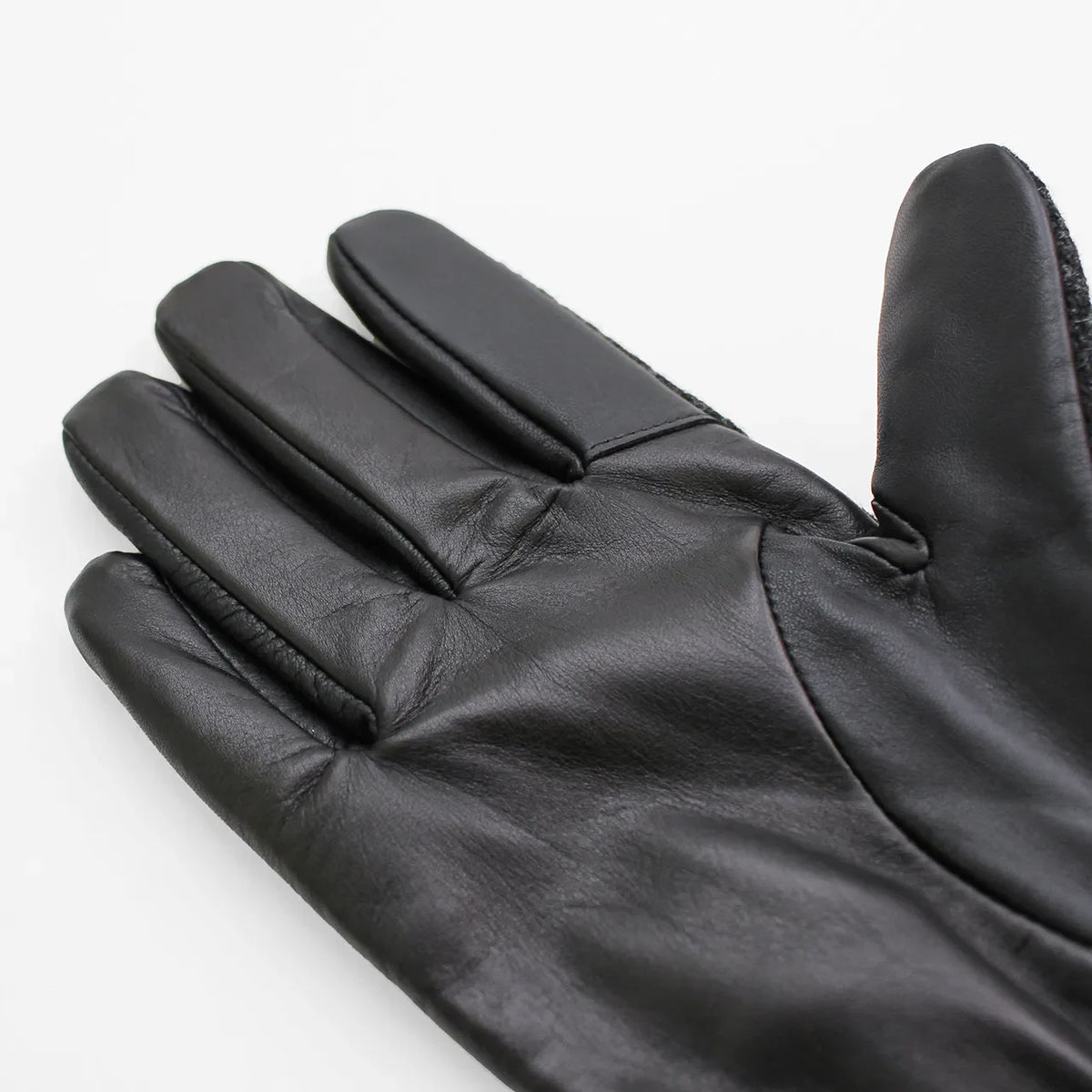 Kuroda Harris Tweed gloves, detail