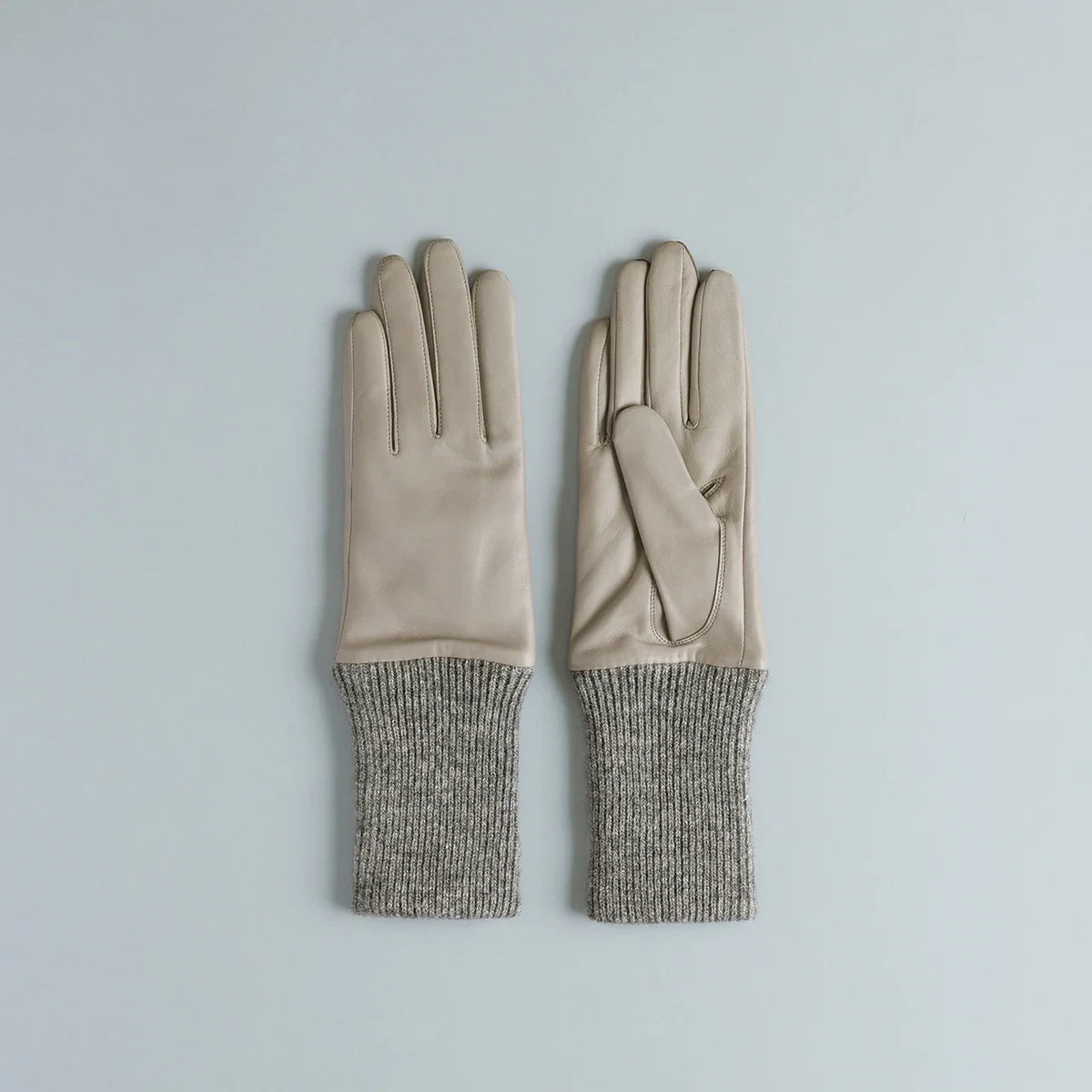 Kuroda women’s lambskin leather gloves with knit cuff in perla #Color_Perla