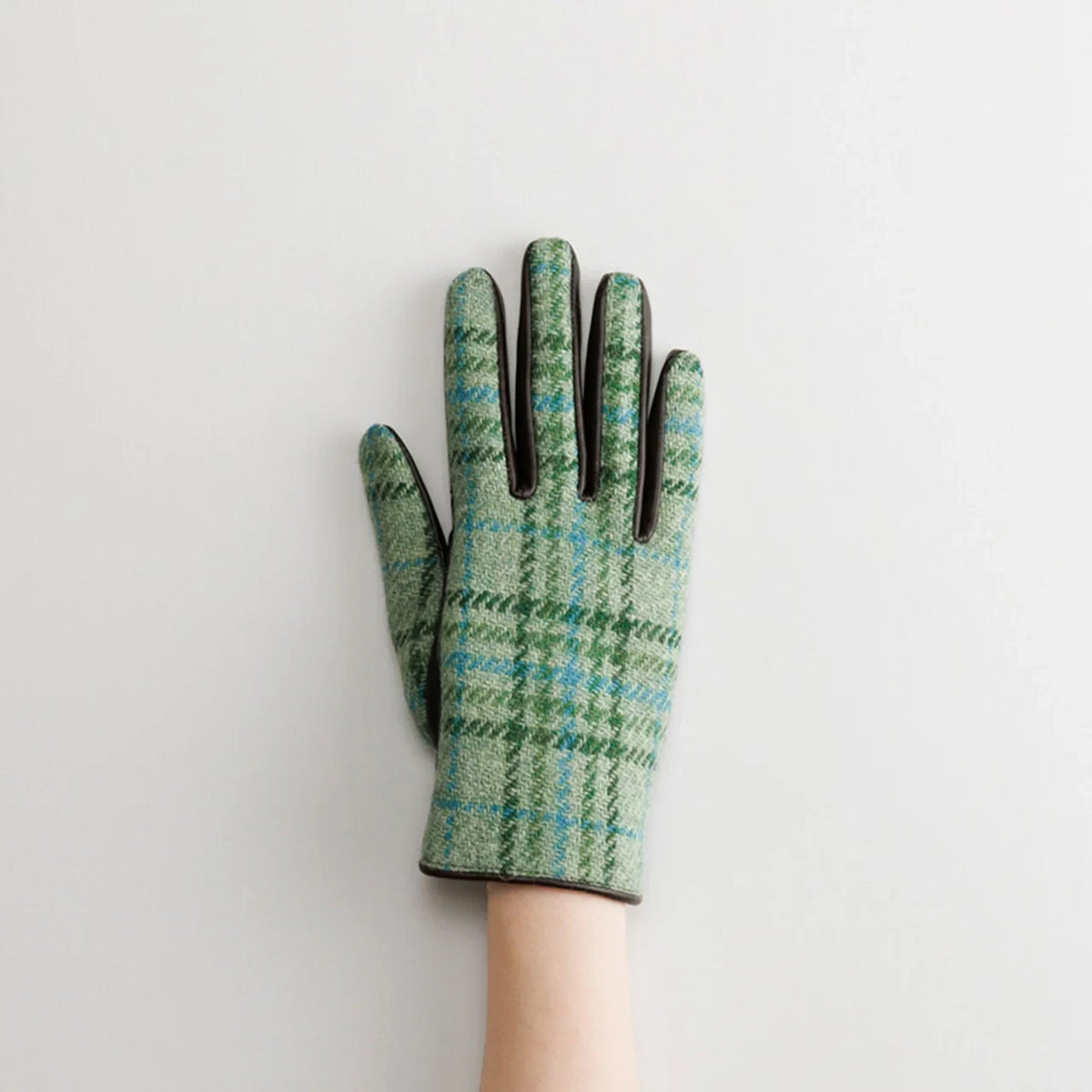 Wearing Kuroda women’s Harris Tweed gloves