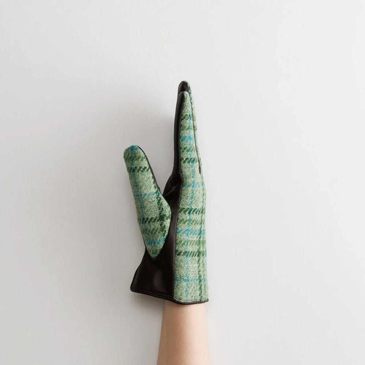 Kuroda women’s Harris Tweed gloves, back of the hand