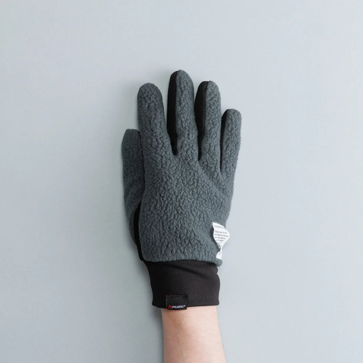 Wearing Kuroda men’s fleece gloves in gray