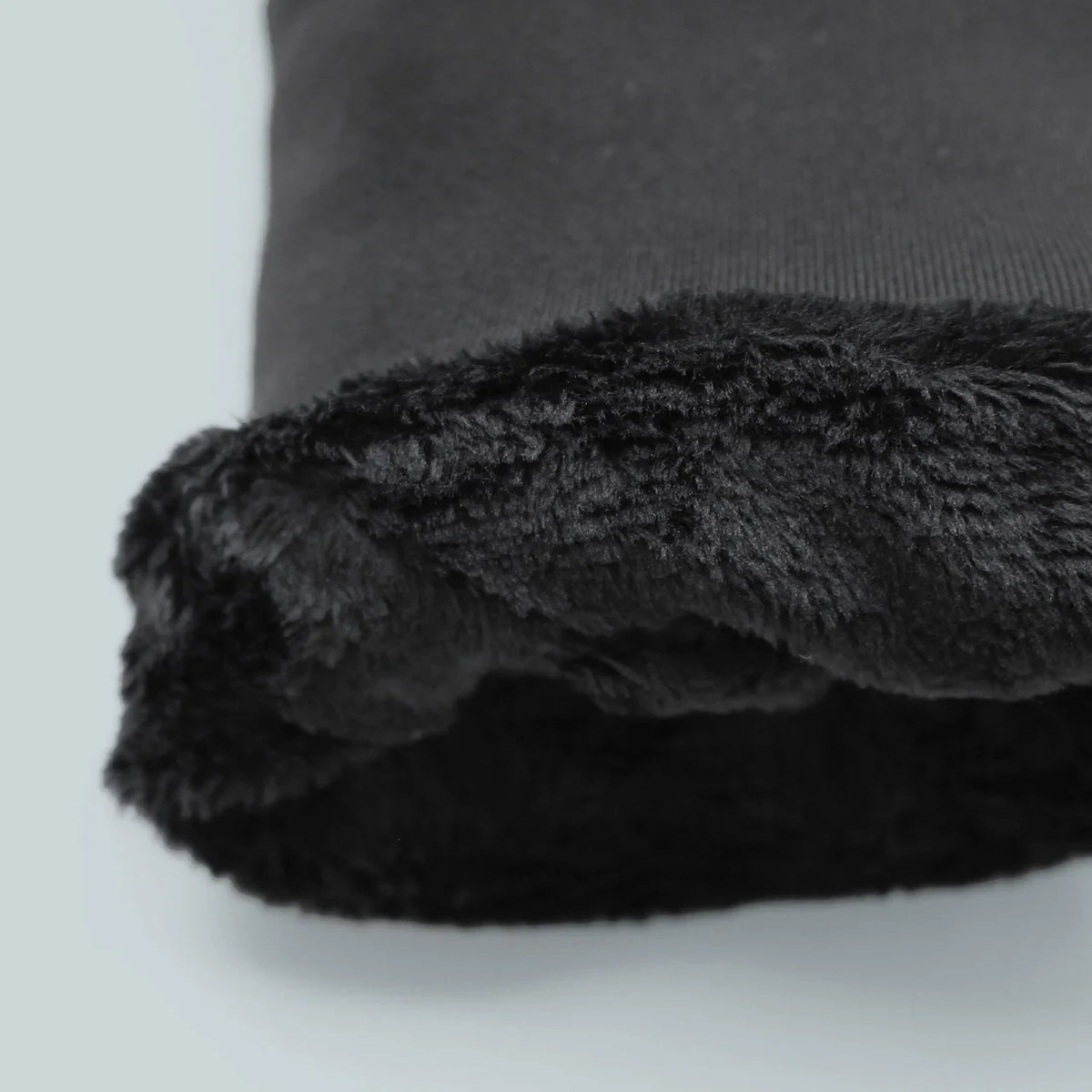Cuff of Kuroda men’s fleece gloves
