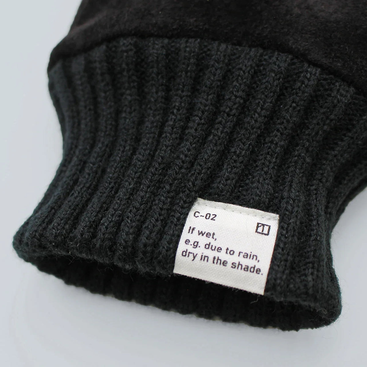 Rib knit cuff of Kuroda men’s gloves