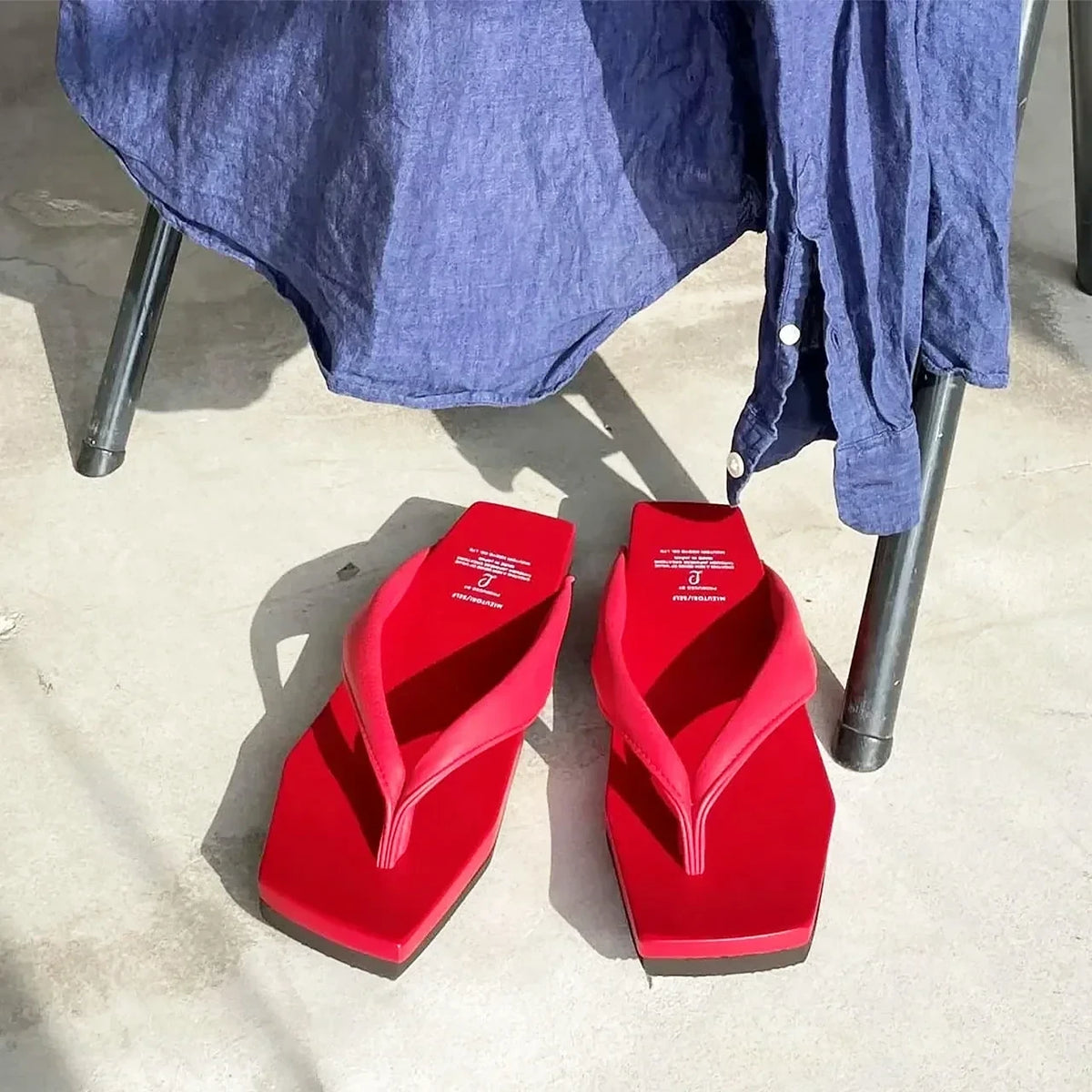 Red COLOR GETA on a sunny terrace #Color_Red