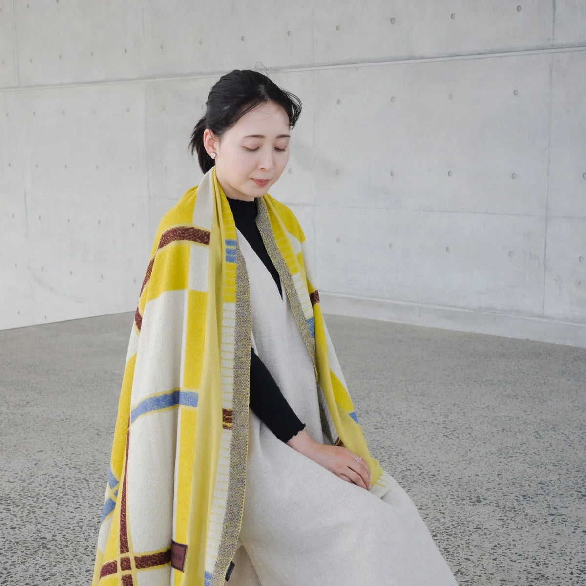Yellow tanbo stole draped over the shoulders