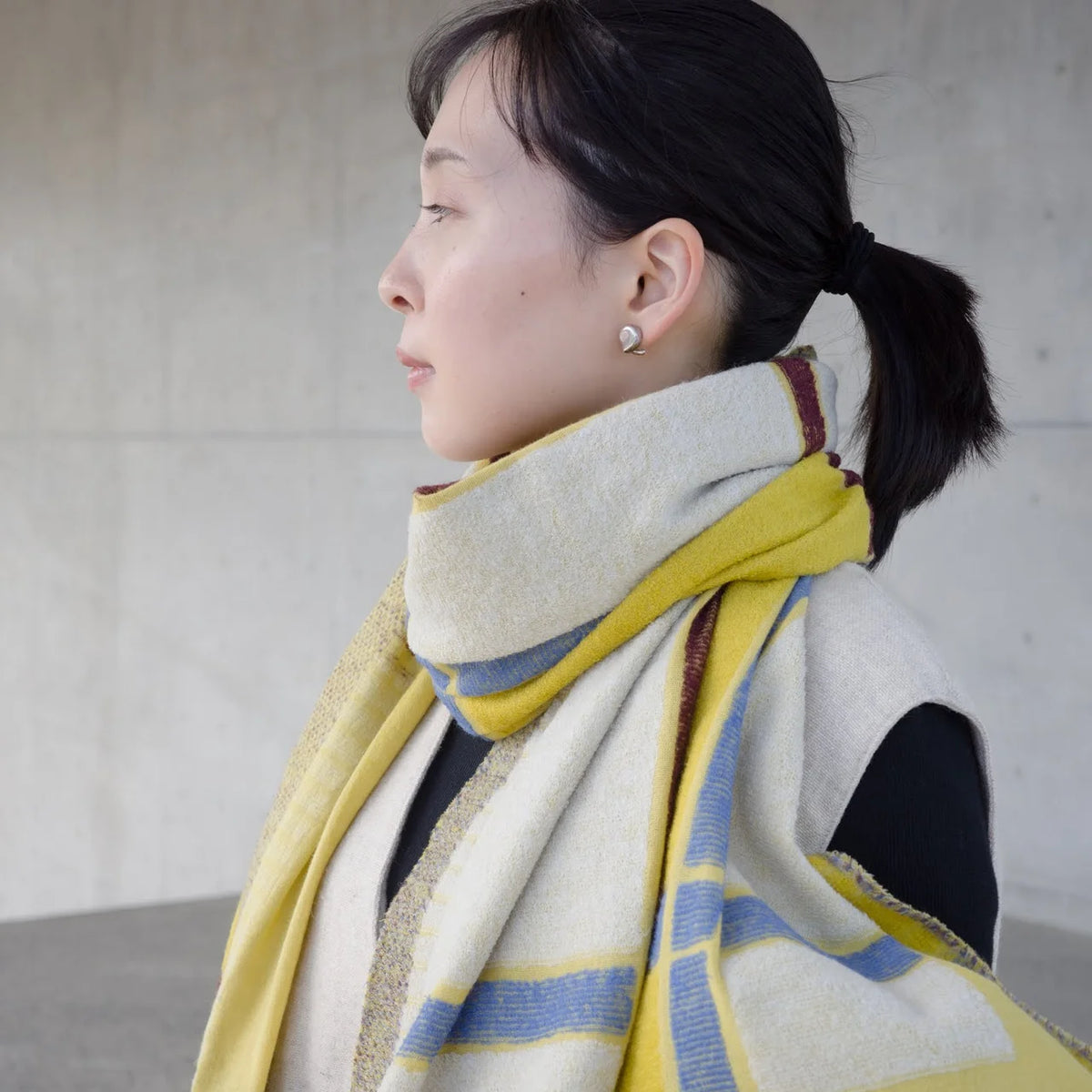Side view of the yellow tanbo stole