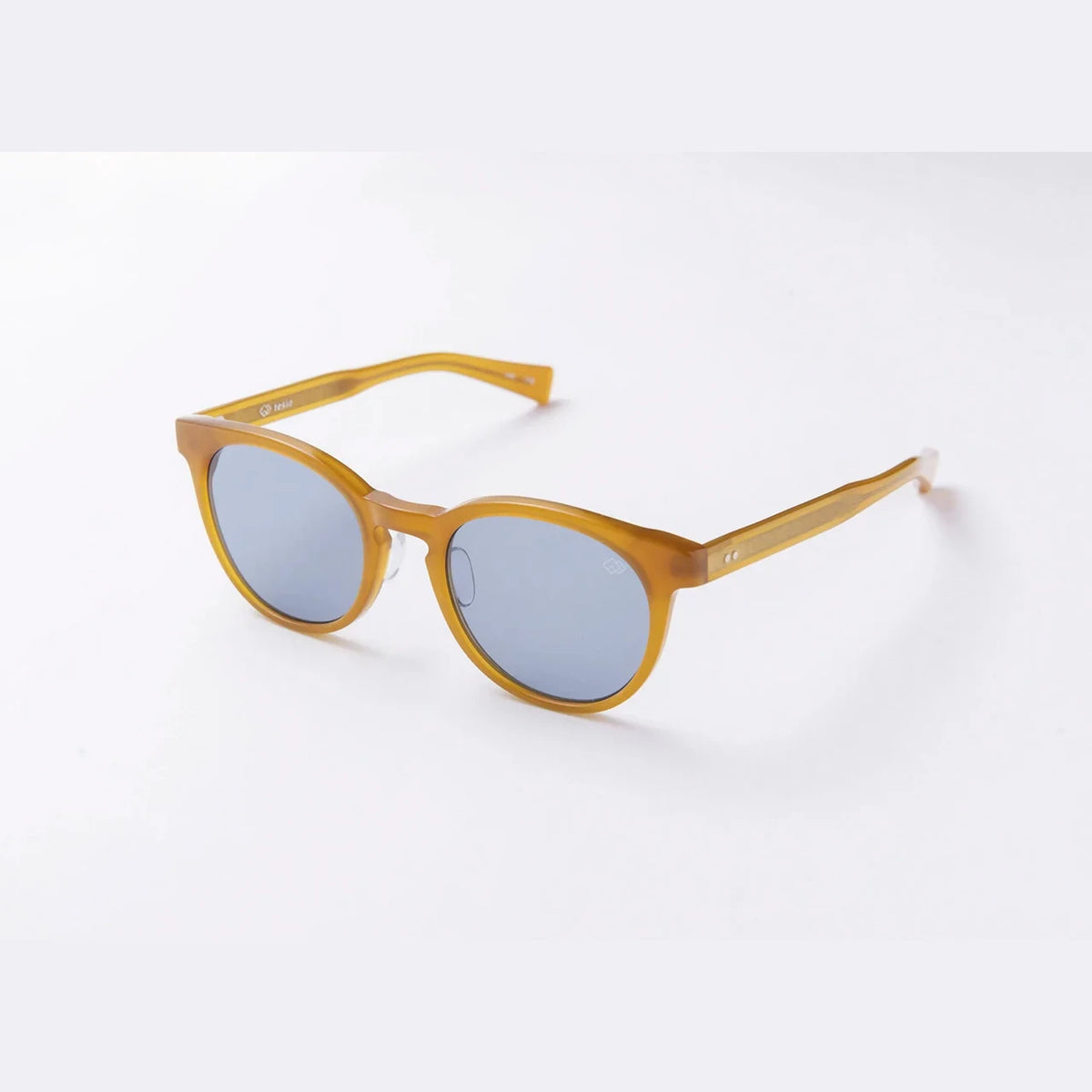 tesio HARE sunglasses in camel yellow, angled view #Color_Camel Yellow