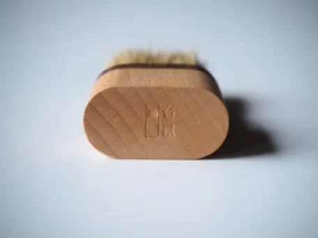 Beech base of the hog-bristle brush