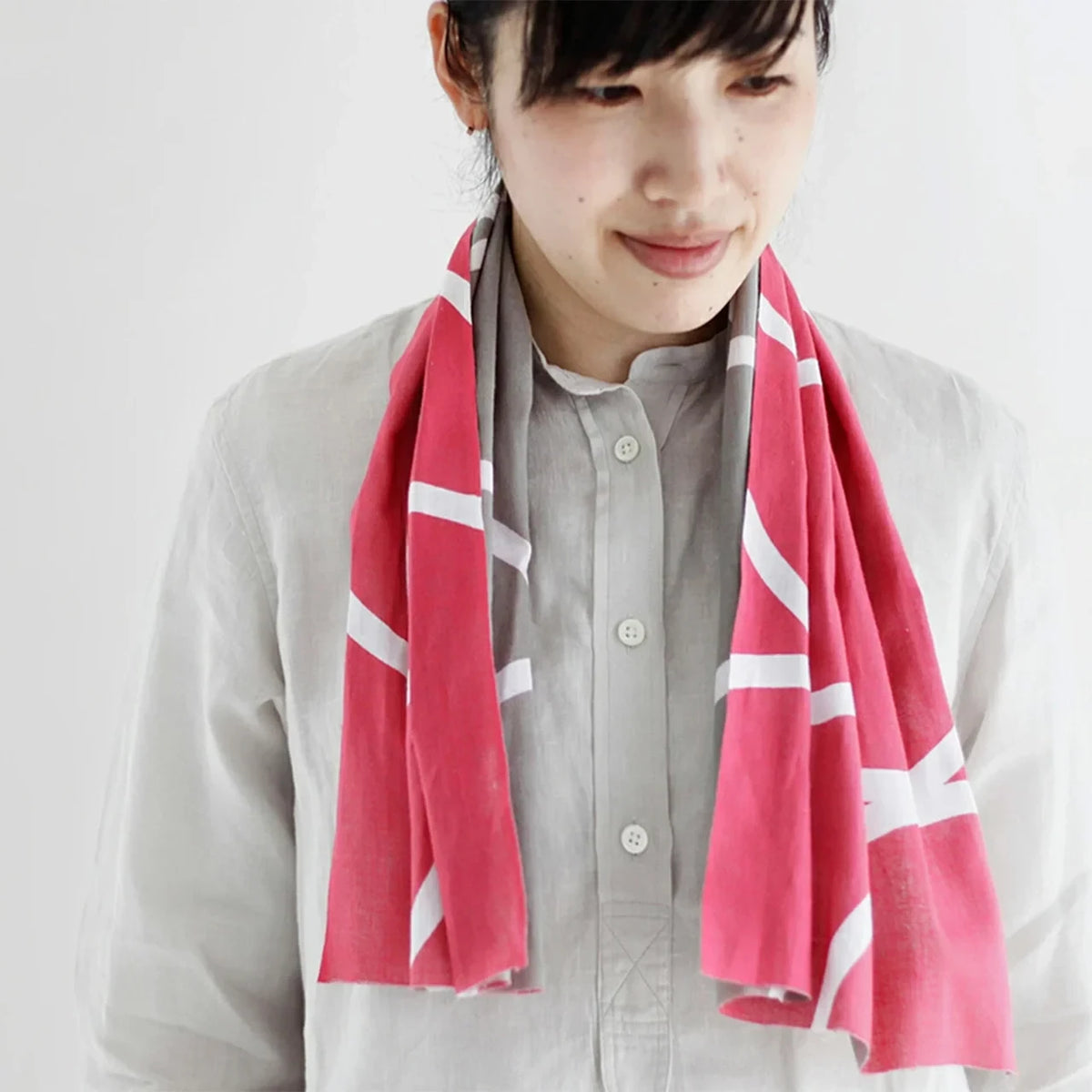 hirali reversible tenugui, Ume Fufumu design in use