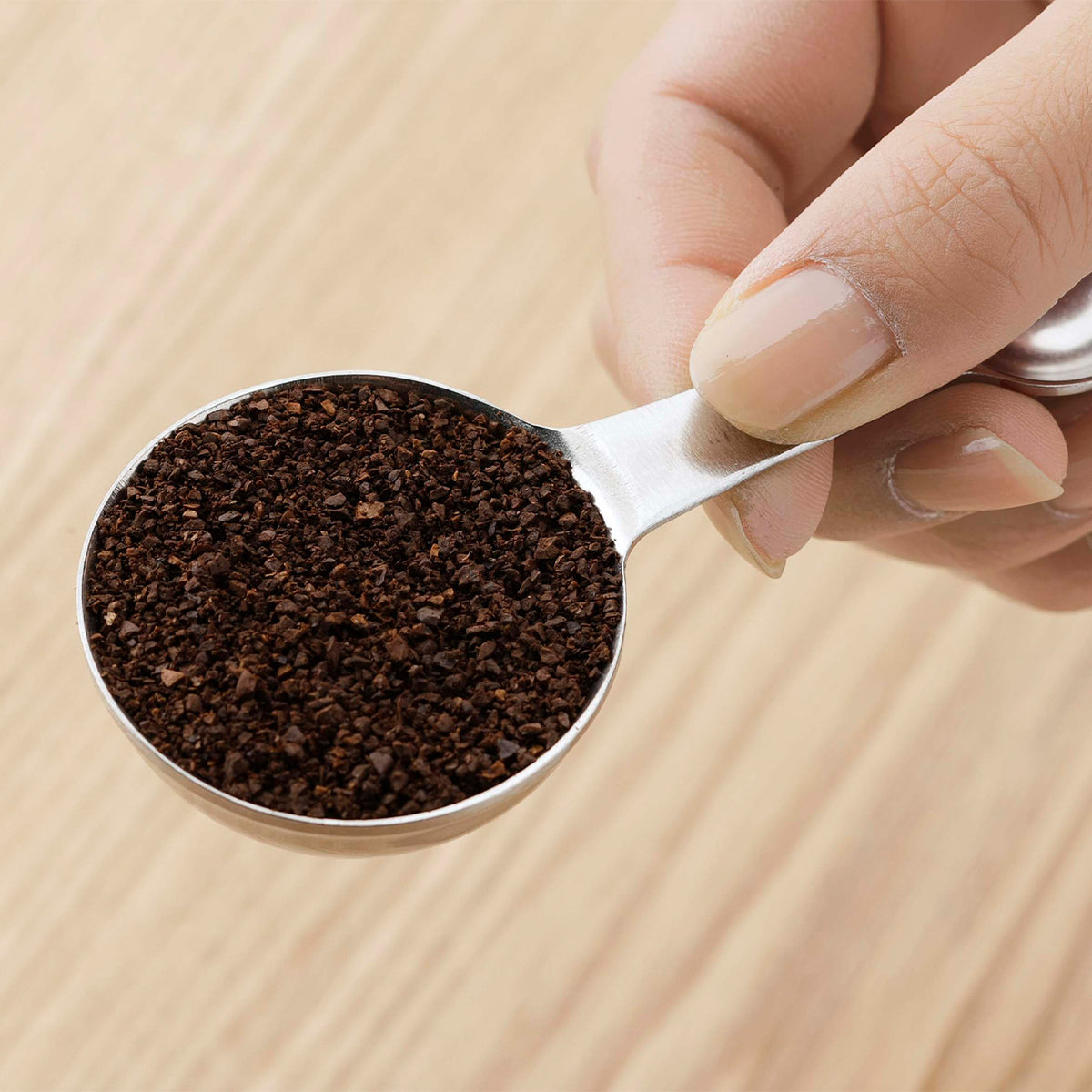 Level 10g scoop of ground coffee