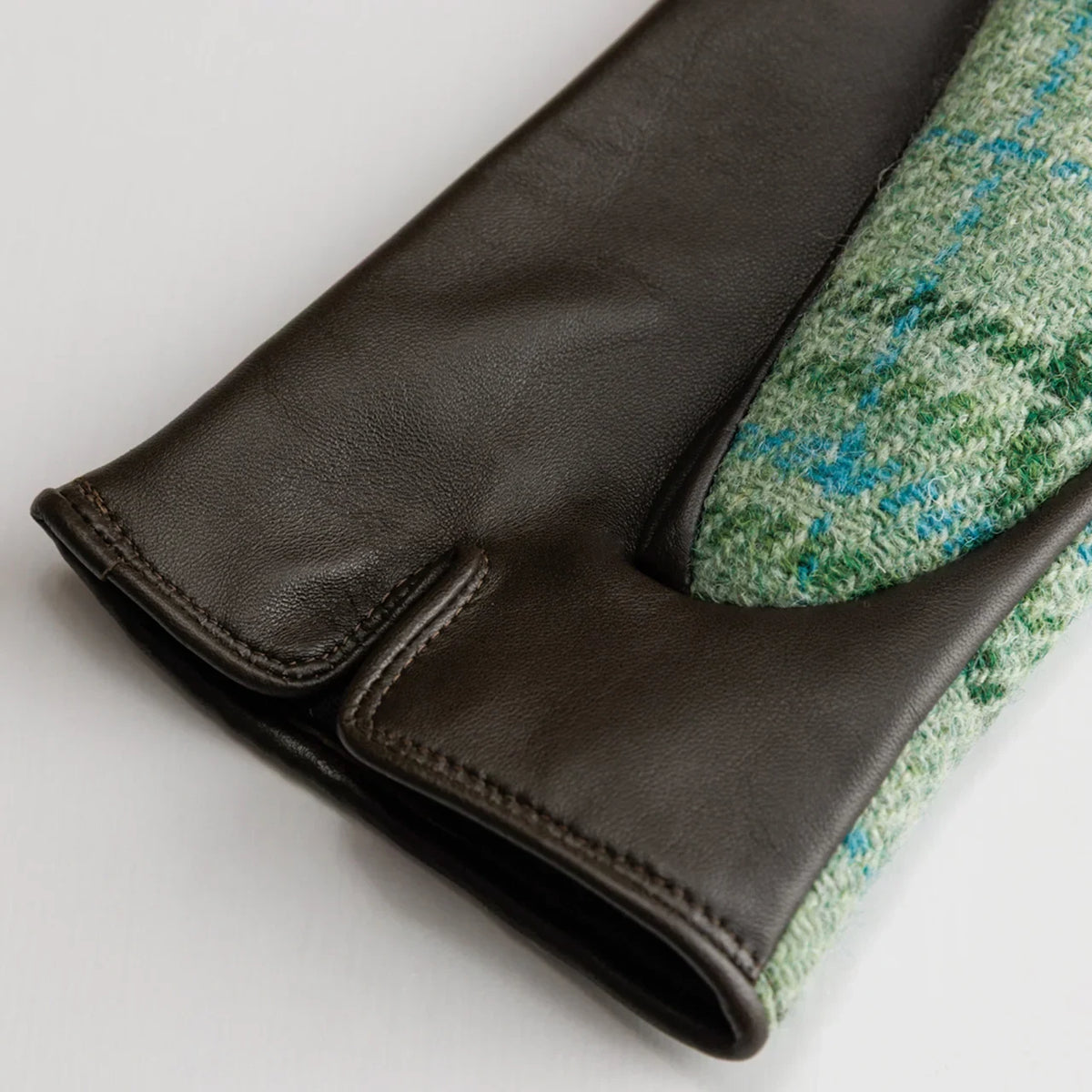 Touchscreen fingertip of Kuroda women’s gloves