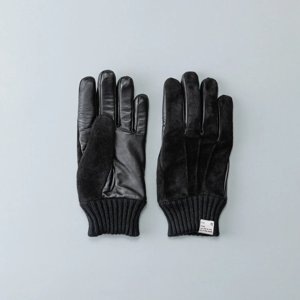 Kuroda men’s pigskin and lambskin gloves with rib cuff in black #Color_Black