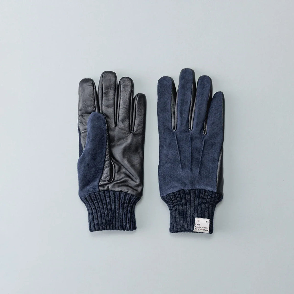 Kuroda men’s pigskin and lambskin gloves with rib cuff in navy #Color_Navy