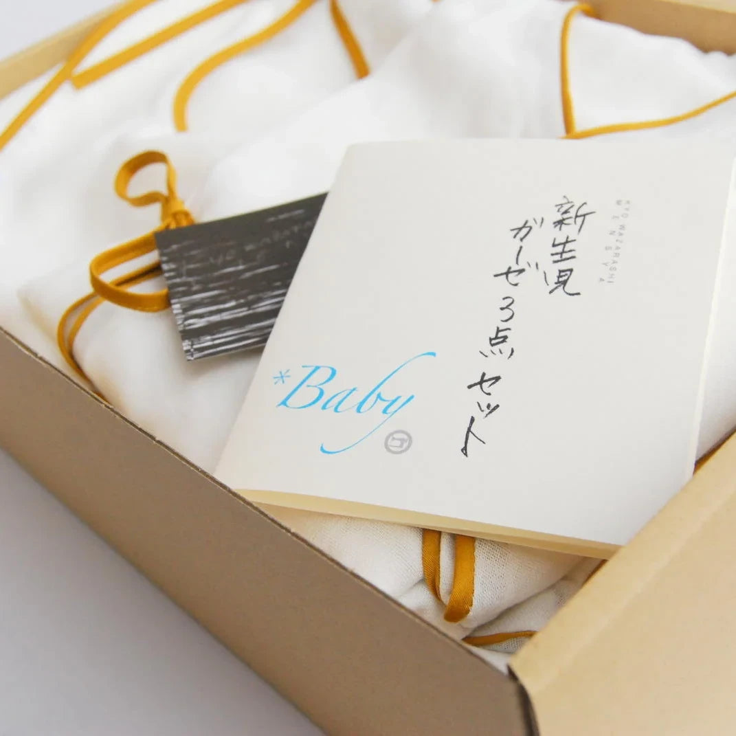 Newborn gauze gift set packed in the Kyo-Wazarashi gift box
