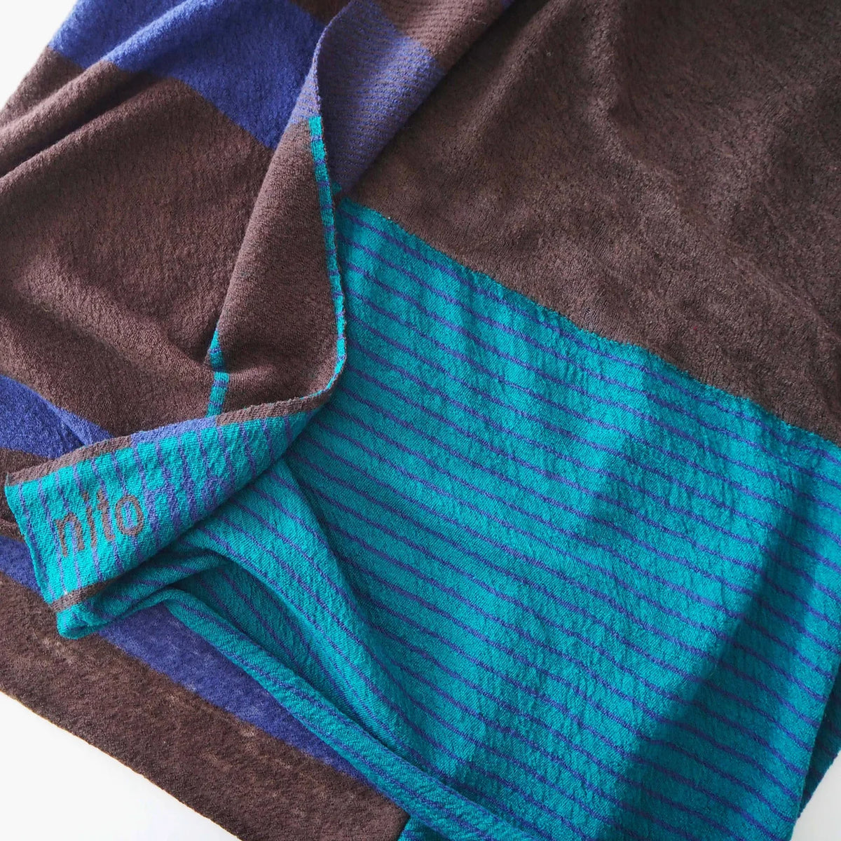 Brown sora wool snood, detail of the color gradation