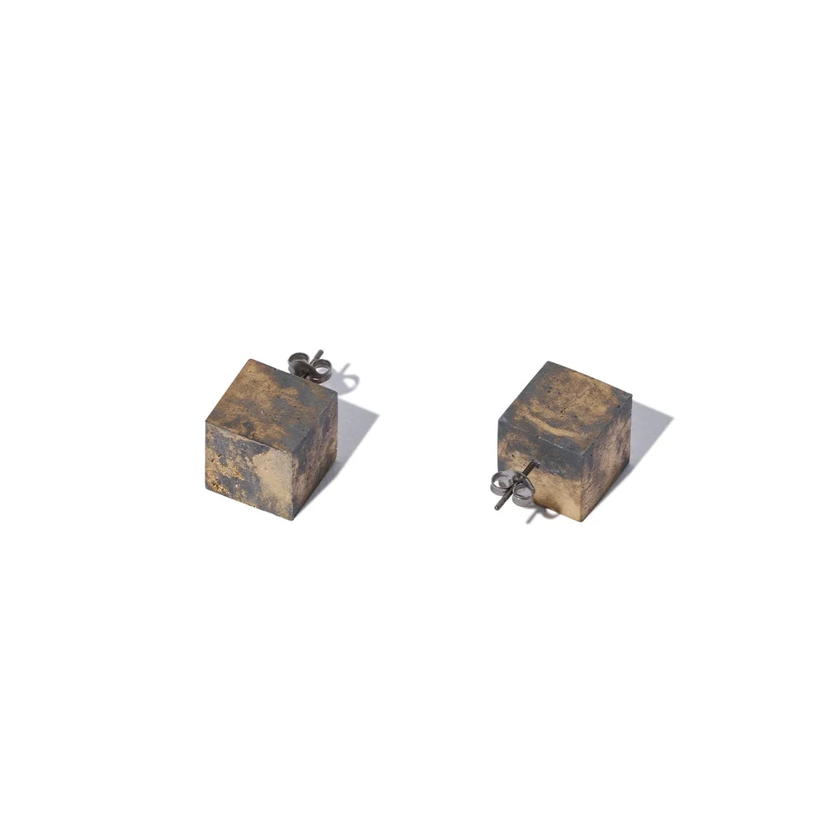 soil fragrance cube earrings, size M, black