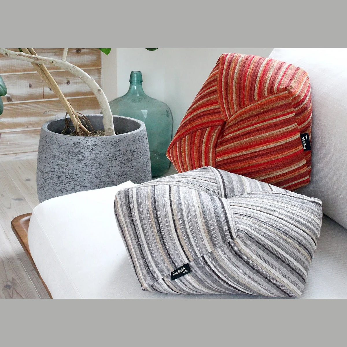 Ojami cushions Graph on a chair and table