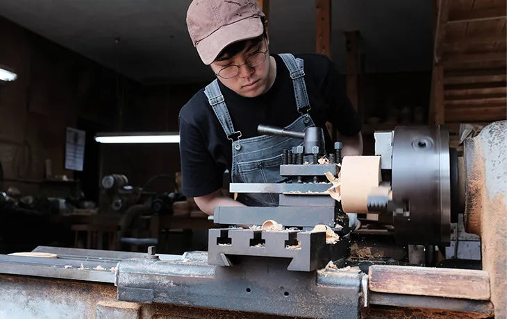 Yohaku Mokkosha craftsman turning a wooden bowl on a lathe